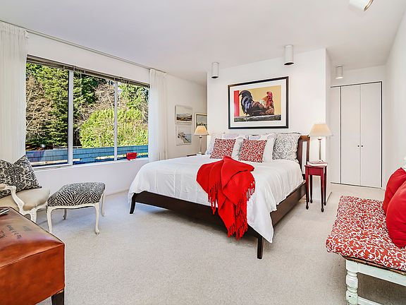 5th image of 561 Winslow Way W