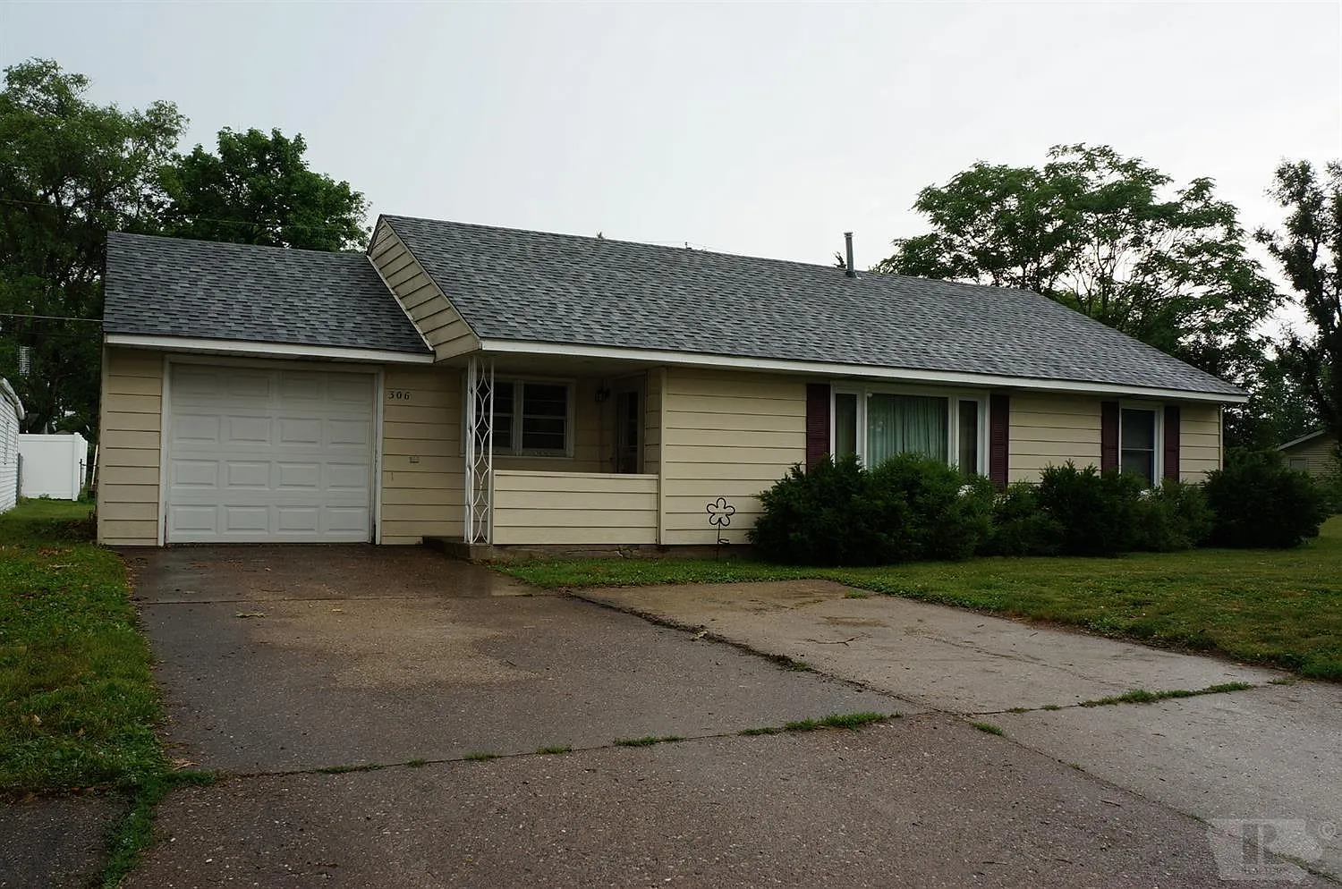 306 Cottage Grove Ave photo 1