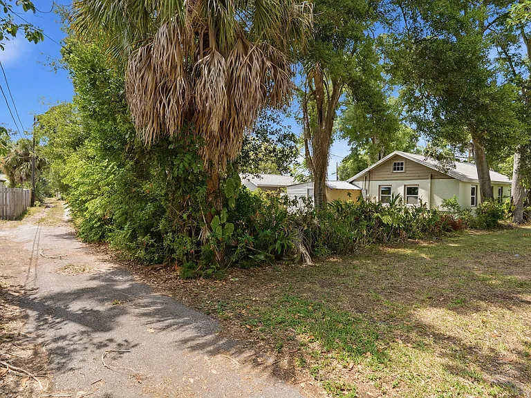 409 Lebeau St — Photo 16
