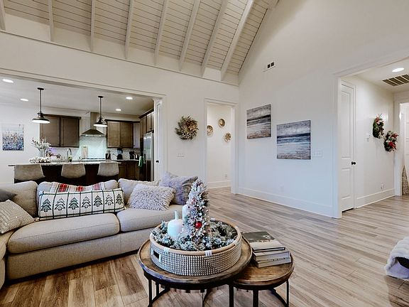 4th image of 7032 Balcolm Ct