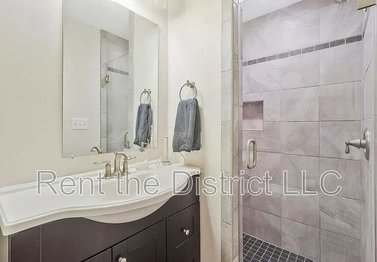303 C St SE #A — Photo 13
