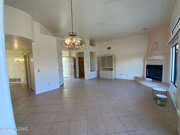 3rd image of 84 N Elster Dr