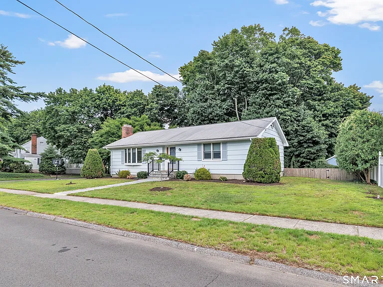 200 Diane Ter — Photo 2