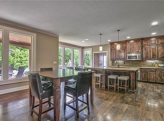 3rd image of 16153 England St