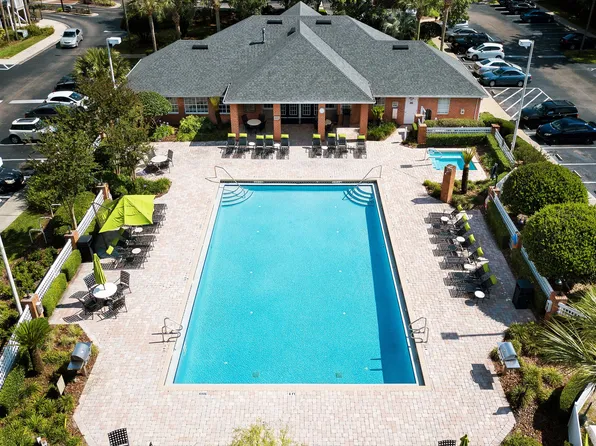 Lake Crossing Apartments