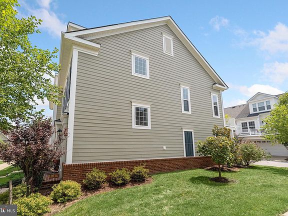 3rd image of 49 Steeplechase Dr
