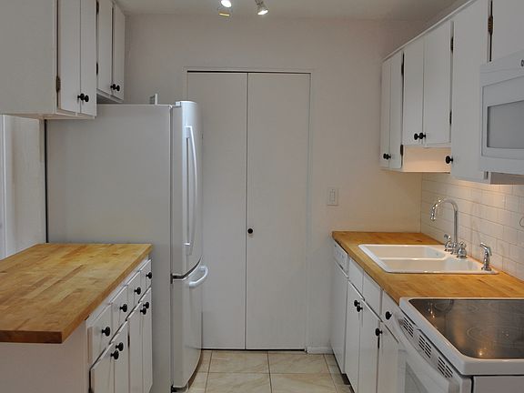 5th image of 1946 E Orange Dr