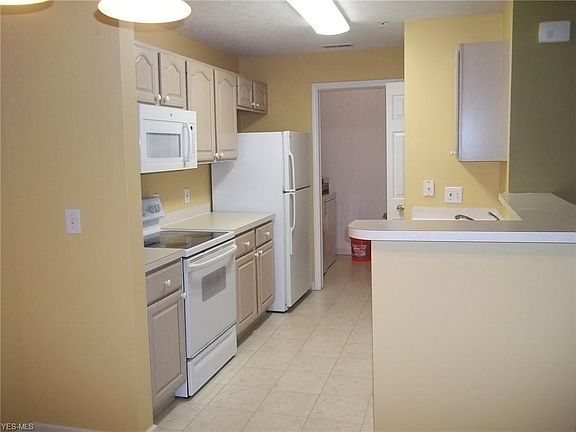 3rd image of 15127 Lenox Dr #427
