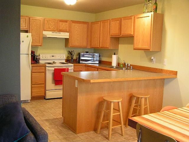 2nd image of 4028 Broadwater St