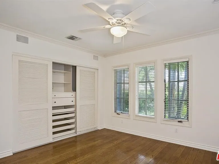 530 Westmount Dr — Photo 14