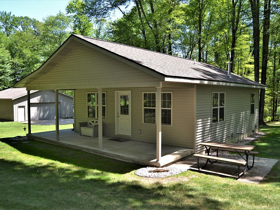 1st image of 5245 N Evergreen Dr