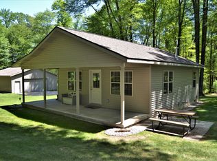 5245 N Evergreen Dr, White Cloud, MI 49349