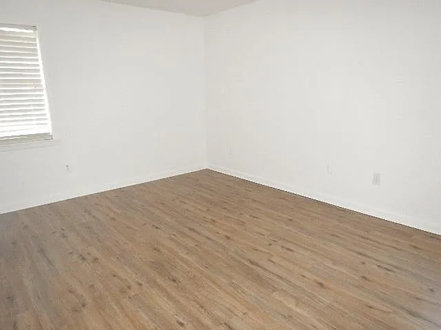 340 Woodmont St — Photo 9