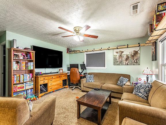 4th image of 150 Valley View Dr