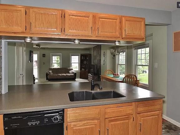 5th image of 124 Callodine Ave