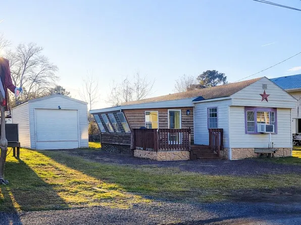 5352 Merritt Dr, Chincoteague, VA 23336