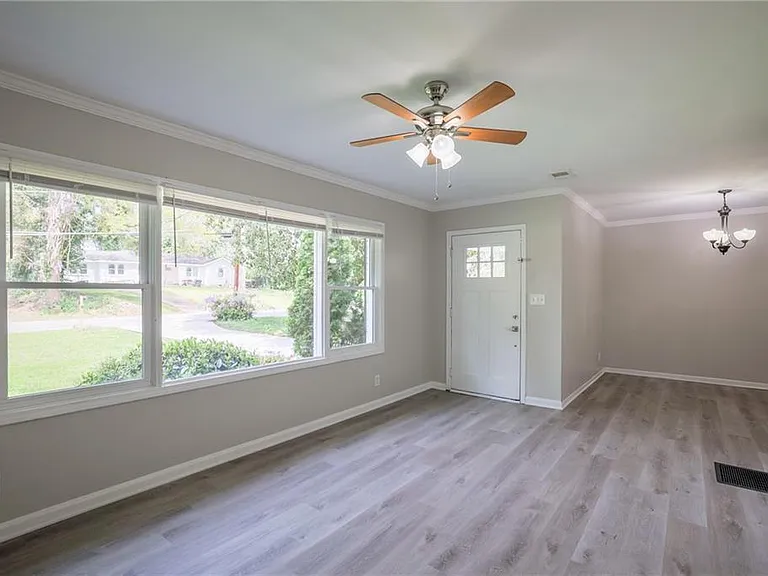 2945 Belvedere Ln — Photo 3
