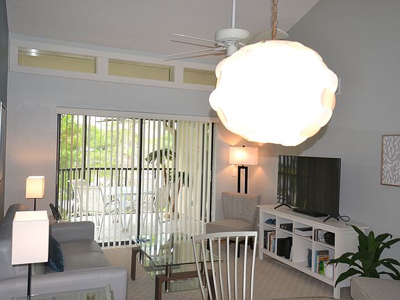 3rd image of 284 Woodlake Wynde