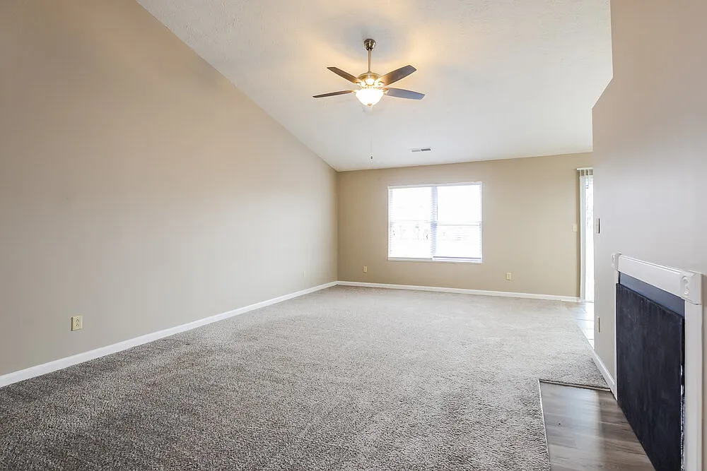 3 bed, 2.0 bath, 1370 sqft, $1,925 — Photo 3