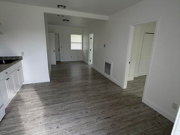 3rd image of 3890 Lakewood Rd