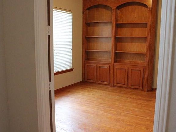3rd image of 2021 Winchester Dr