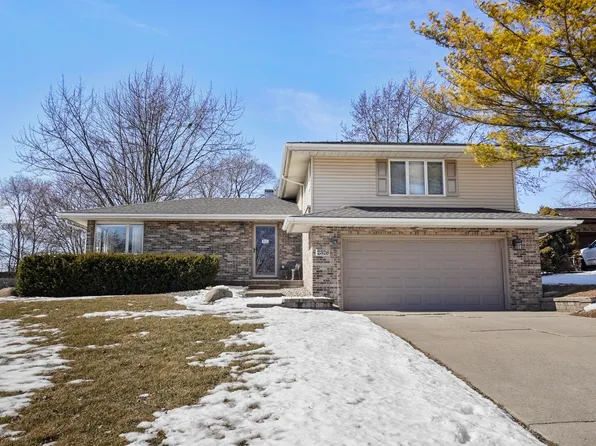 2326 Crestview Dr, Schererville, IN 46375