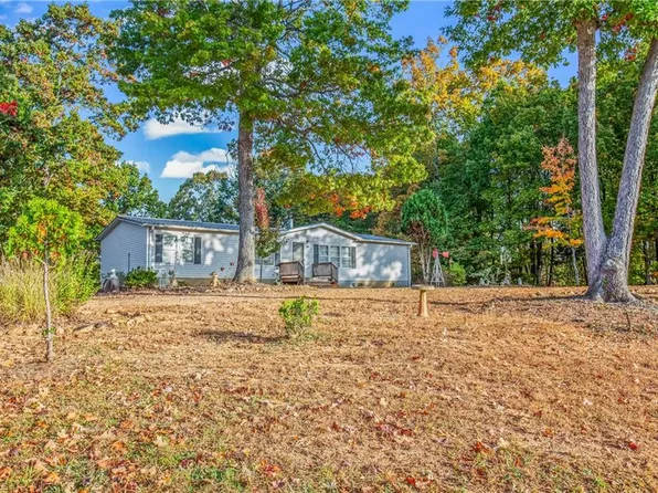 2365 Amostown Rd, Sandy Ridge, NC 27046