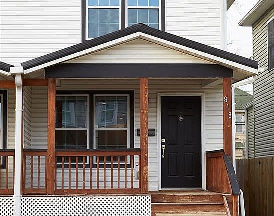 3rd image of 818 Reinhard Ave