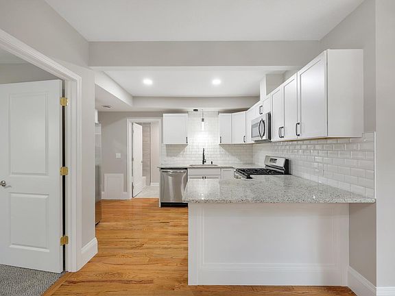 5th image of 3021 18th Ave S