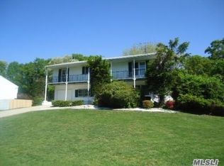 21 Theresa Ct, Patchogue, NY 11772