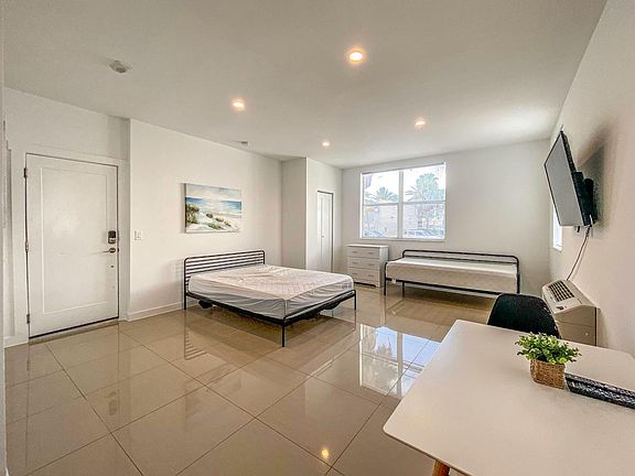 5th image of 924 Marseille Dr Unit 8-924-8