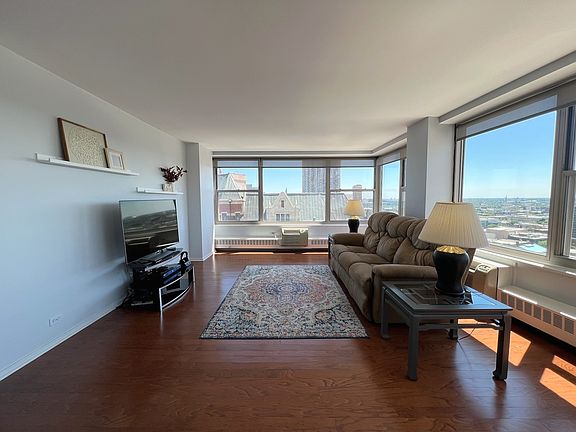 5th image of 3900 N Lake Shore Dr APT 22E