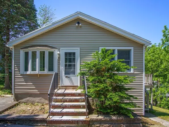 9 Pine Ave, Burlington, MA 01803