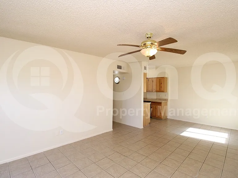 601 N May #5 — Photo 5