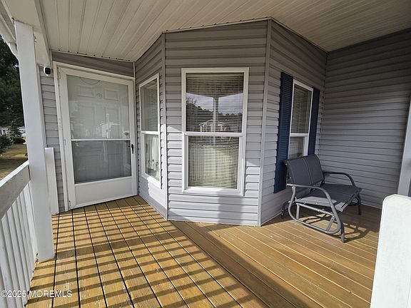 4th image of 703 Evergreen Court