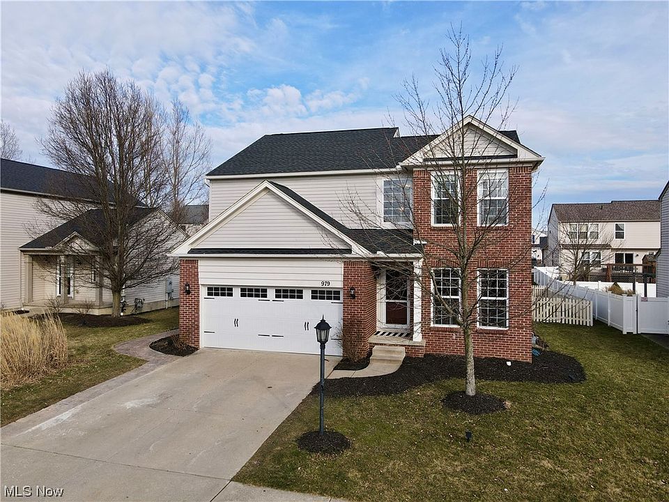 1st image of 979 Caxton Ln