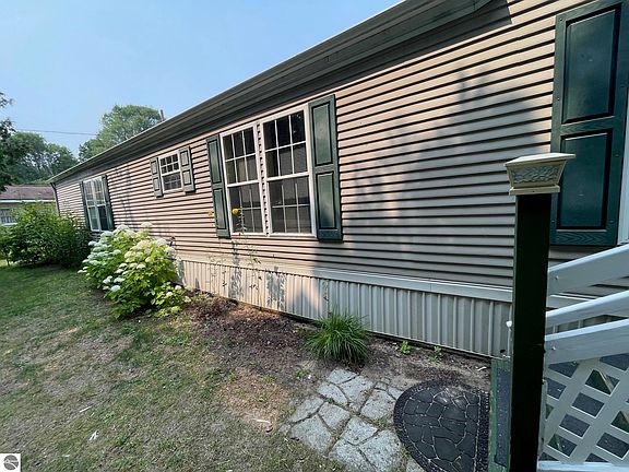 3rd image of 2113 Lincoln St