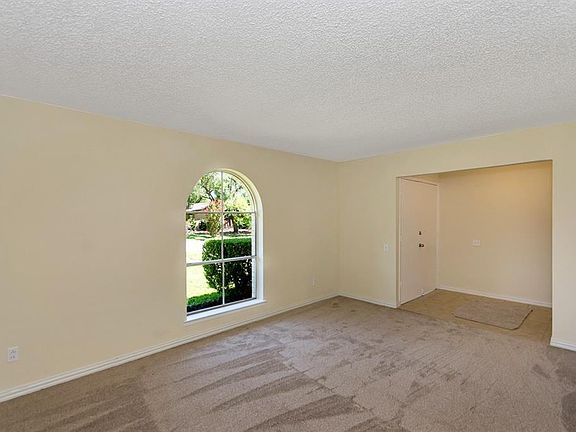 3rd image of 3219 Colony Dr