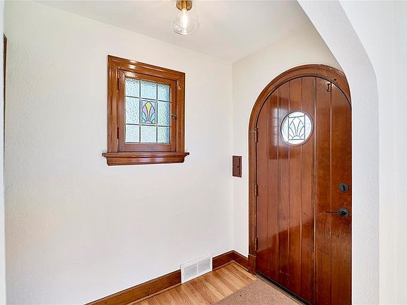 3rd image of 3661 Eminence Blvd
