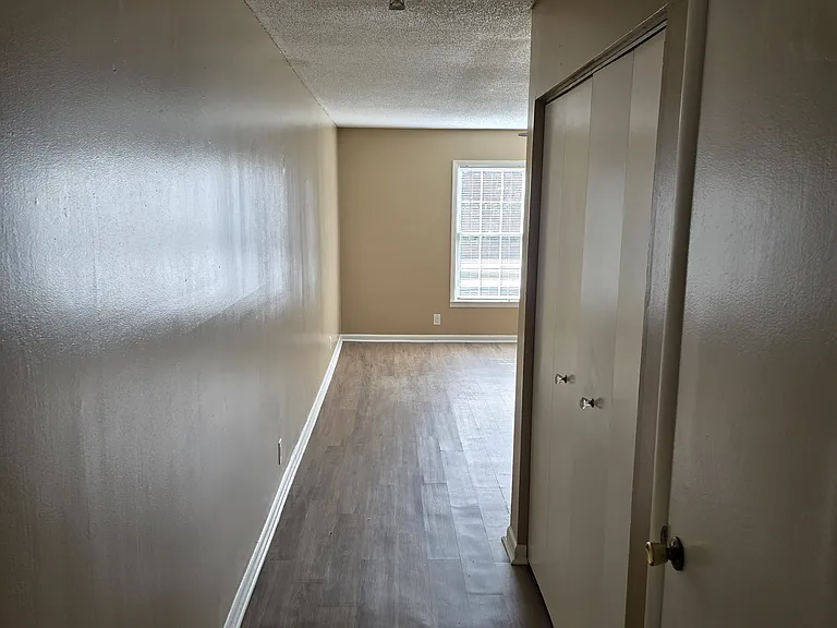 1951 Meadowbrook Cir #1951 — Photo 6