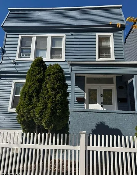359 S 20th St — Photo 1