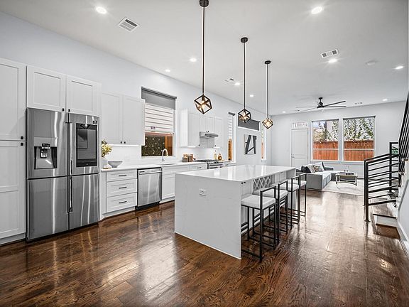 2nd image of 1811 Winter St