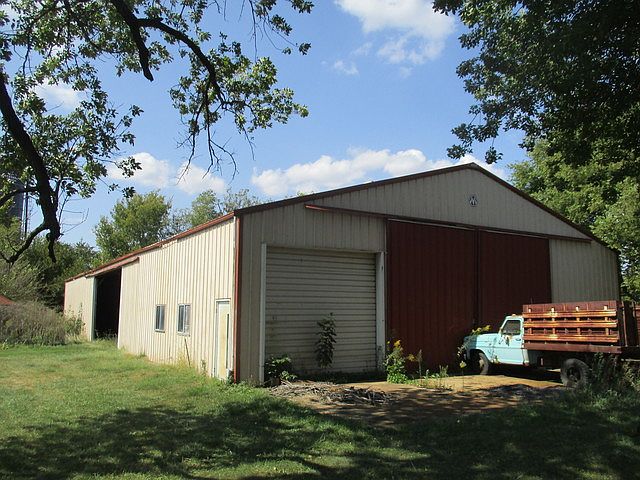 2nd image of 825 N County Road 560 E