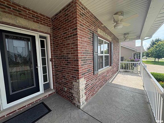 4th image of 1625 Mackenzie St