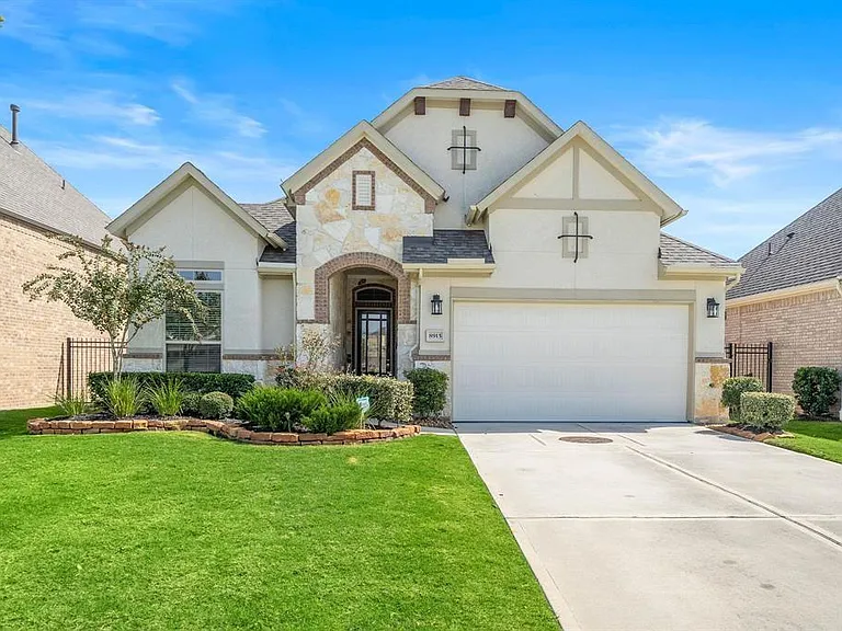 8915 Leaning Hollow Ln — Photo 1