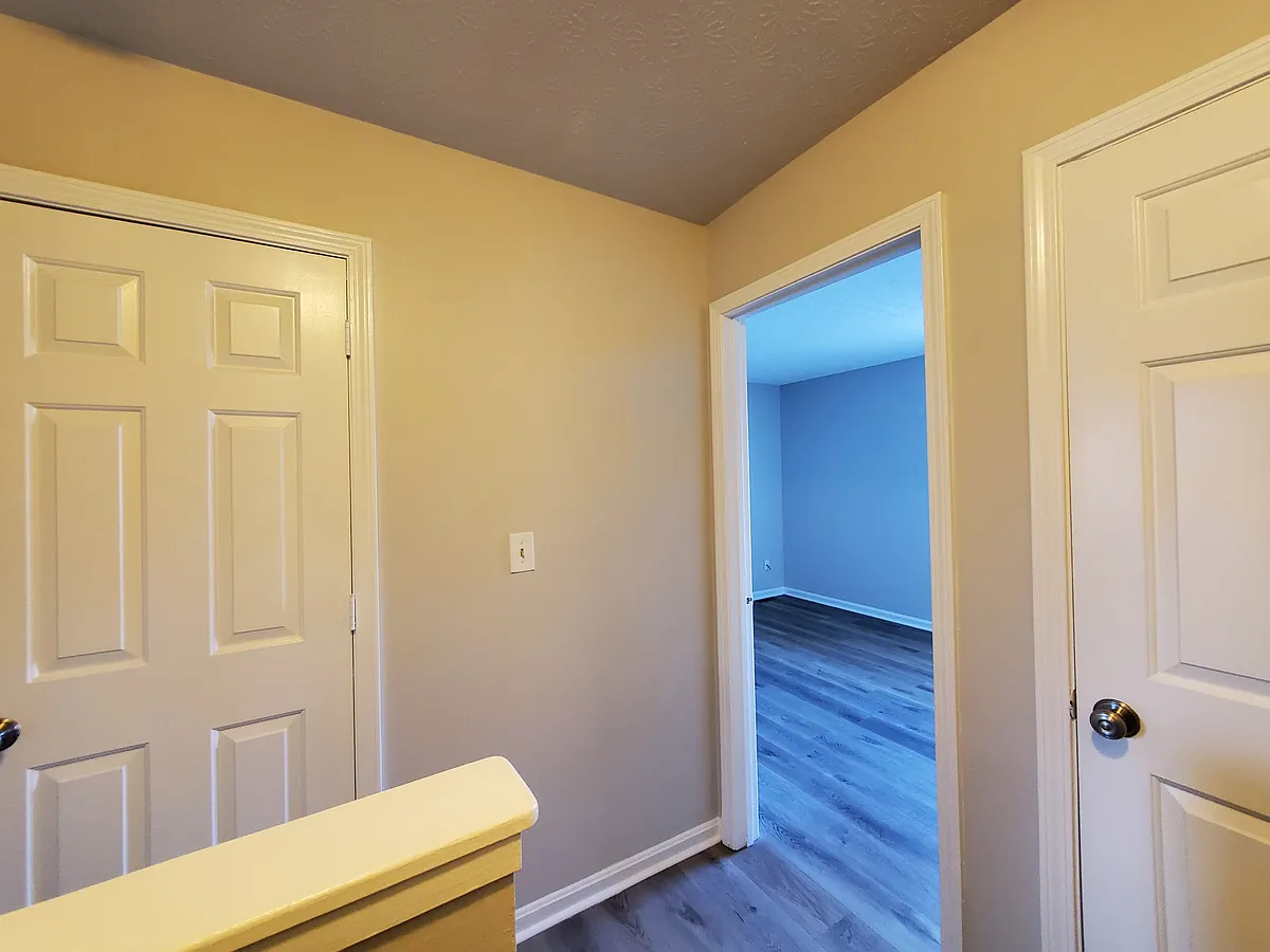 Building Photo - 1100 Horsemans Ln #26