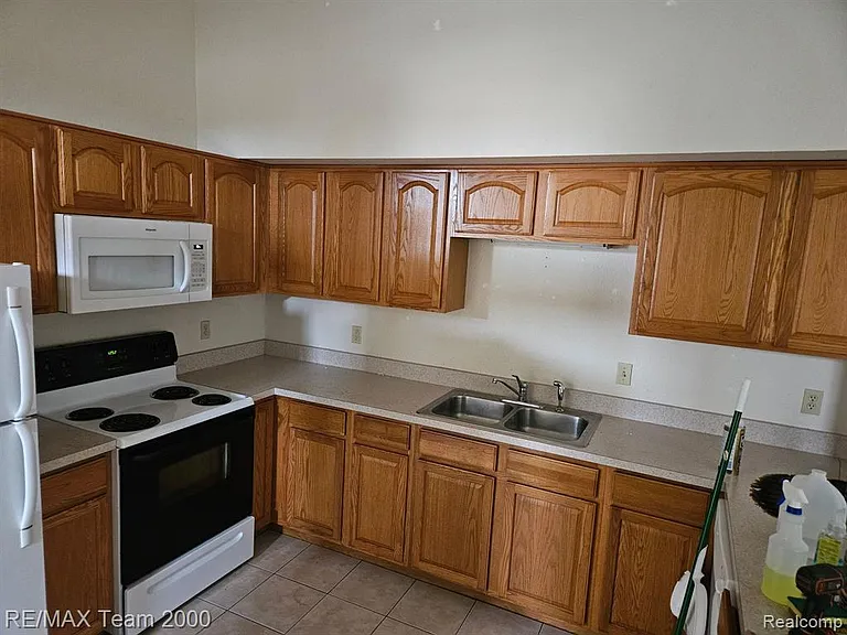 335 Horatio St #204 — Photo 10