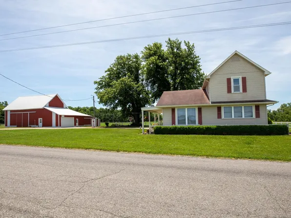 1027 12th Rd, Bourbon, IN 46504