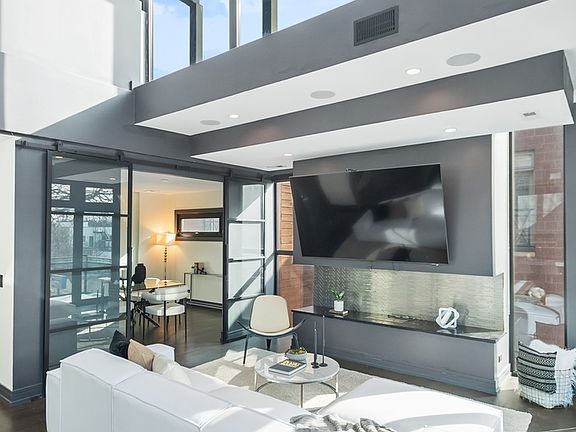 5th image of 2607 N Ashland Ave #3W