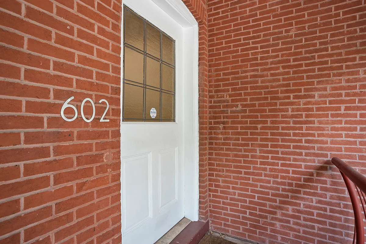 Building Photo - 602 Shady Ave #3